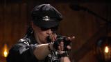 Mikko Alatalon päivä käynnistyy rockilla! Jyrki69:n Anna mulle lovee saa artistit tanssimaan