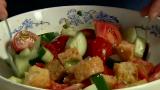 Salaattivinkki: Italialainen panzanella on täyttävä lounas