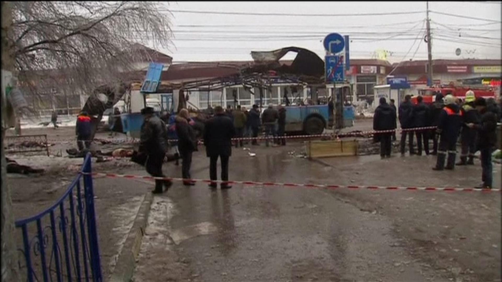 30 Декабря 2013 год Волгоград взрыв троллейбуса. Теракт в Волгограде троллейбус. Взрыв троллейбуса в Волгограде. Взрыв вокзала в Волгограде. Теракт в декабре 2023