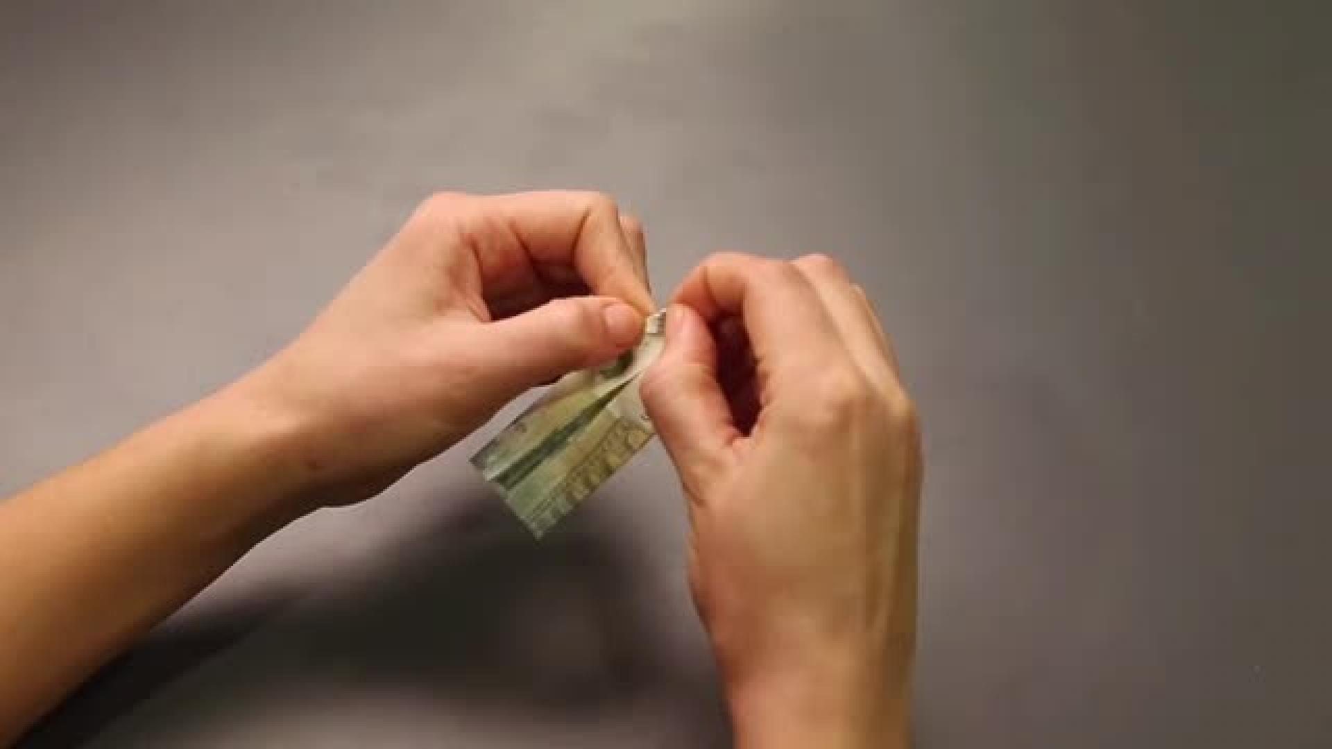 Näin taittelet vitosen setelistä origamin | Ruutu