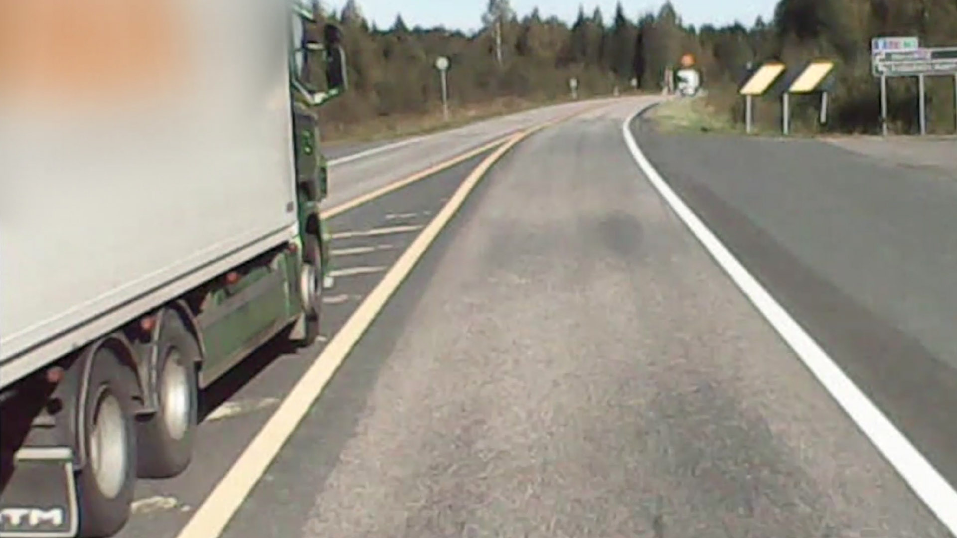 Kuorma-auto kiilasi autoilijan eteen Joutsassa