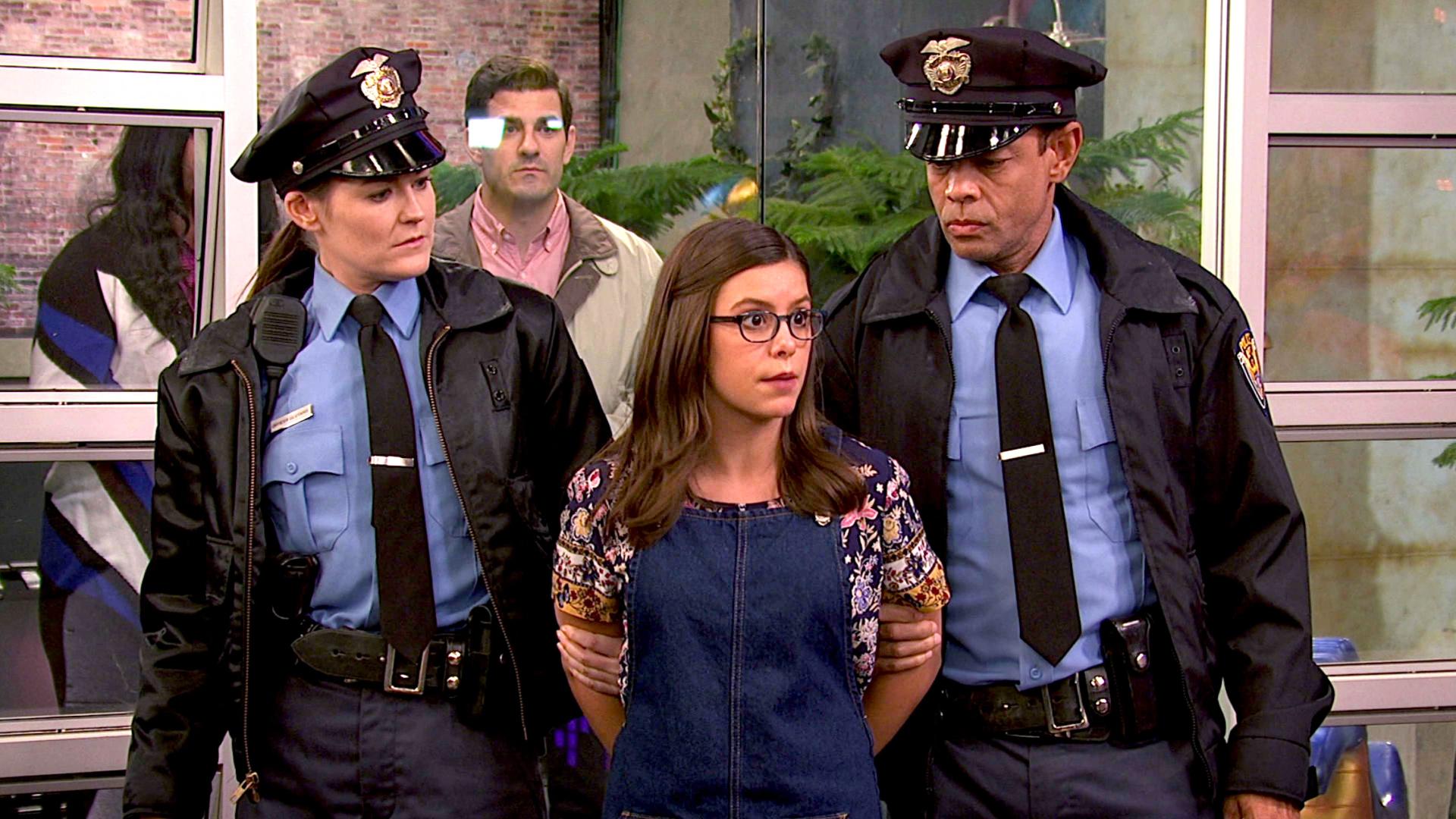 Game Shakers • Kausi 3 • 5 Super Ugly Head Ruutu