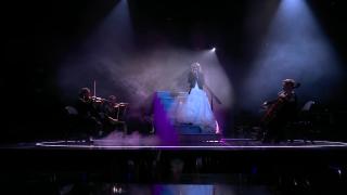 Emmi Saunders  – Dancing On My Own