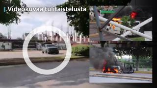 Kovaääninen tulitus ja palavat autot tallentuivat videolle Meksikossa