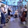 Steve 'n Seagulls yllätti Radio Rockin! Keikka Sanomatalon käytävällä!